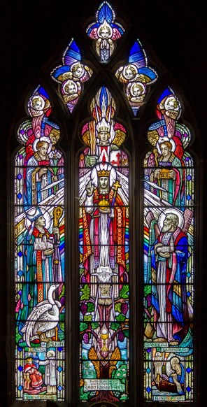 그리스도 왕과 링컨의 성 후고와 사도 성 안드레아_photo by Jules & Jenny_in the Church of St Andrew in Helpringham_England UK.jpg